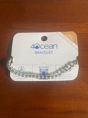 4Ocean Bracelet vhelps clean the Ocean. NWT